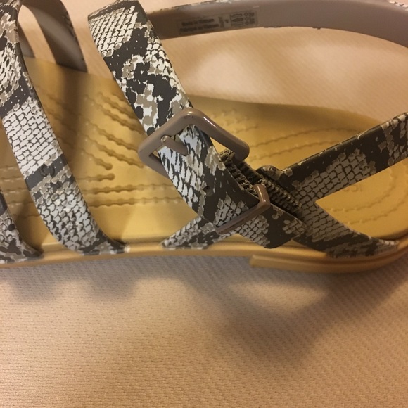 Croc Sandals Size 6W; NWOT - Picture 3 of 10
